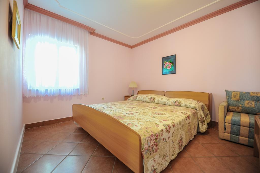 Apartment Nina Promajna Chambre photo
