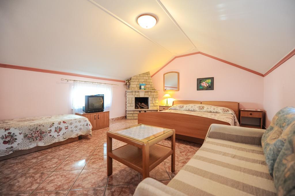 Apartment Nina Promajna Chambre photo